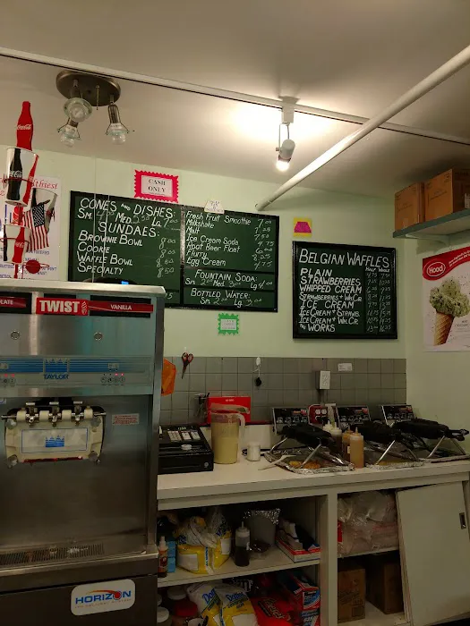 Carmella's Ice Creamery and coffee shop Picture 8