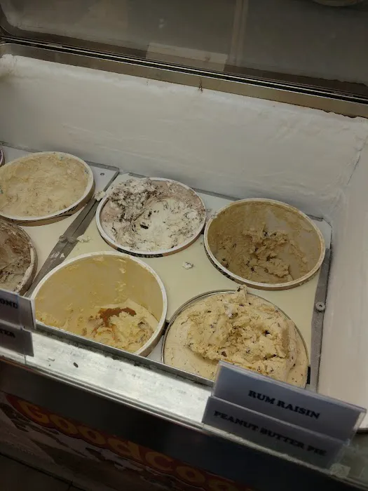 Carmella's Ice Creamery and coffee shop Picture 9