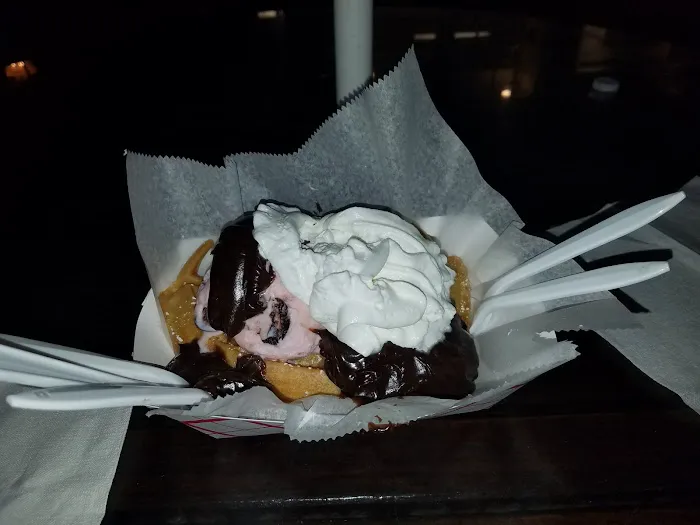 Carmella's Ice Creamery and coffee shop Picture 4