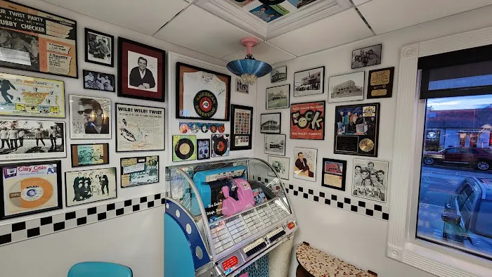 Cool Scoops Ice Cream Parlor Picture 5