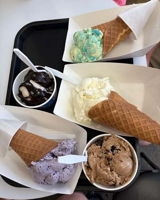 Island Creamery Picture 3