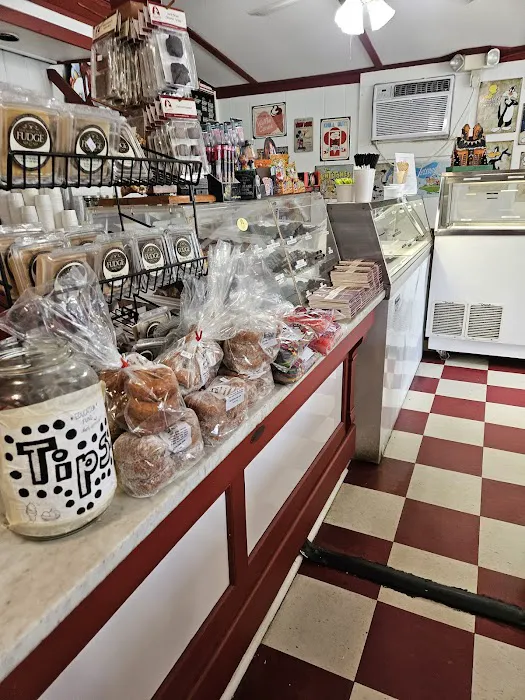 Clevelands' Country Store Picture 4