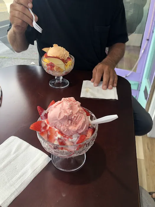 Ositos Ice Cream & Fruit Picture 2