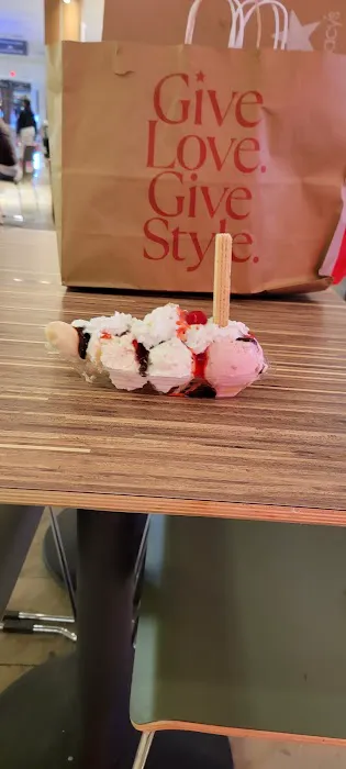 Praline's Ice Cream Picture 3