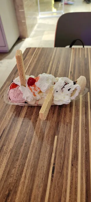 Praline's Ice Cream Picture 2