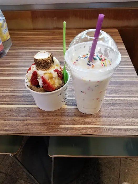 Ice and Fire Rolled Ice Cream Picture 1