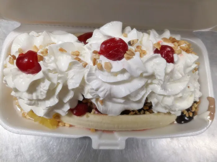 BILLS CAROUSEL ICE CREAM &YOGURT Picture 5