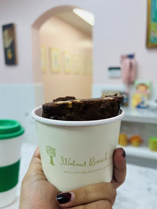 Walnut Beach Creamery Picture 6