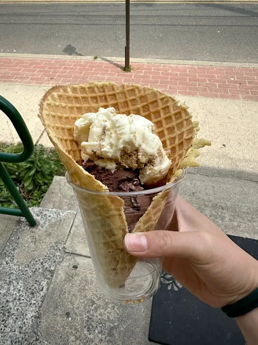 Walnut Beach Creamery Picture 3