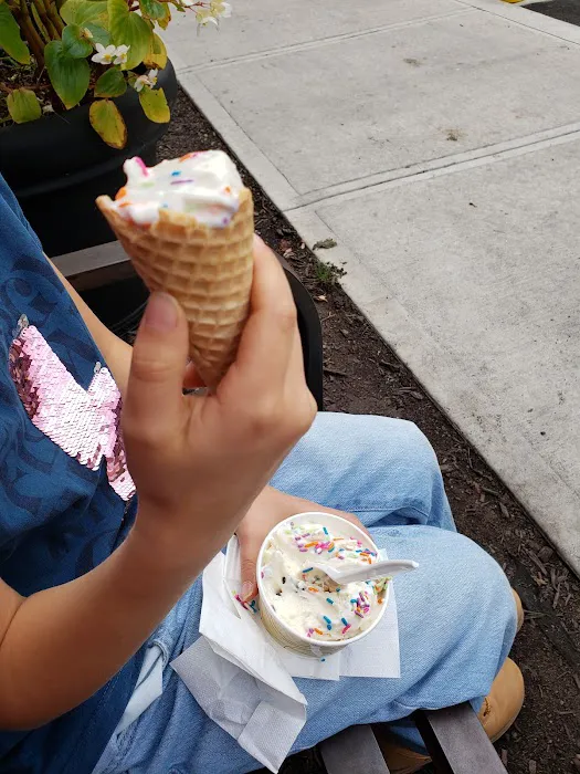 Sweet Claude's Ice Cream Picture 6