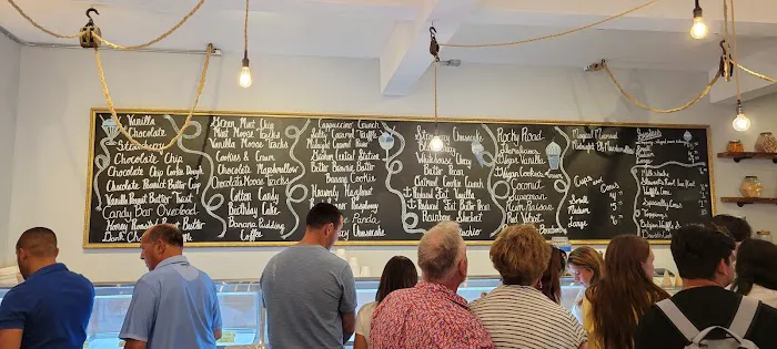 Salty’s Ice Cream Parlor Picture 6
