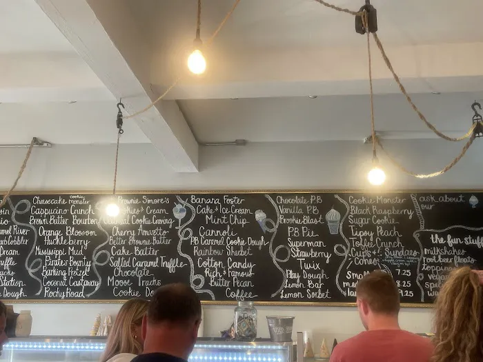 Salty’s Ice Cream Parlor Picture 4