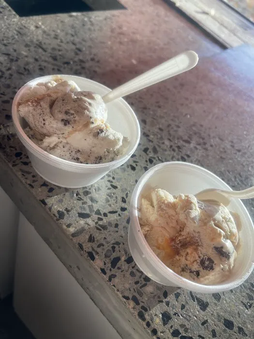 Salty’s Ice Cream Parlor Picture 1
