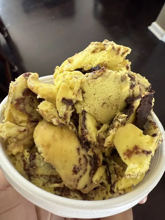 Salty’s Ice Cream Parlor Picture 5