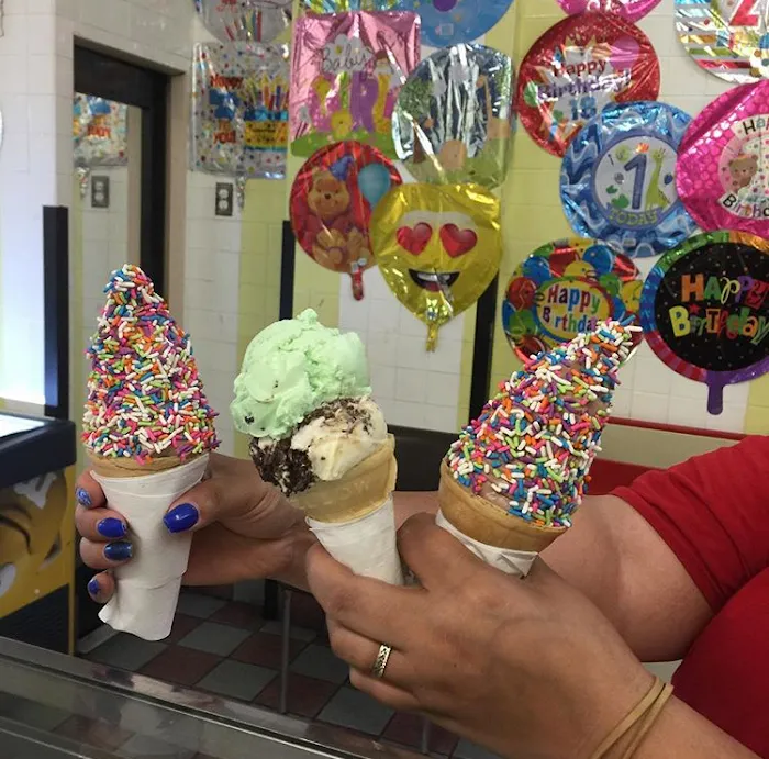 Dahlia's Ice Cream Spot Picture 9