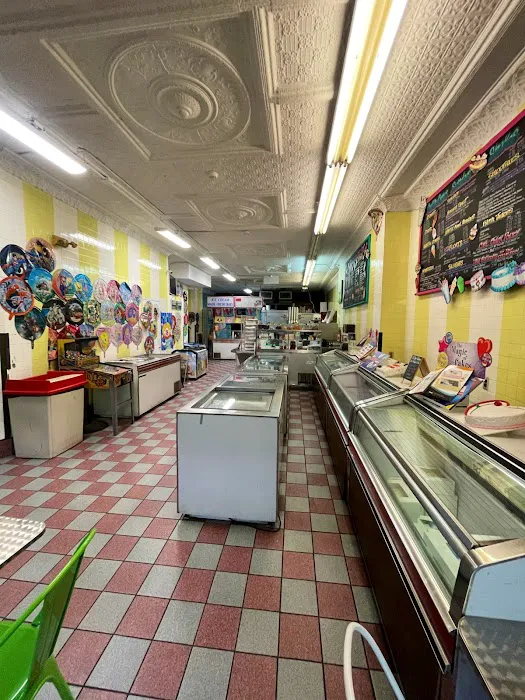 Dahlia's Ice Cream Spot Picture 4