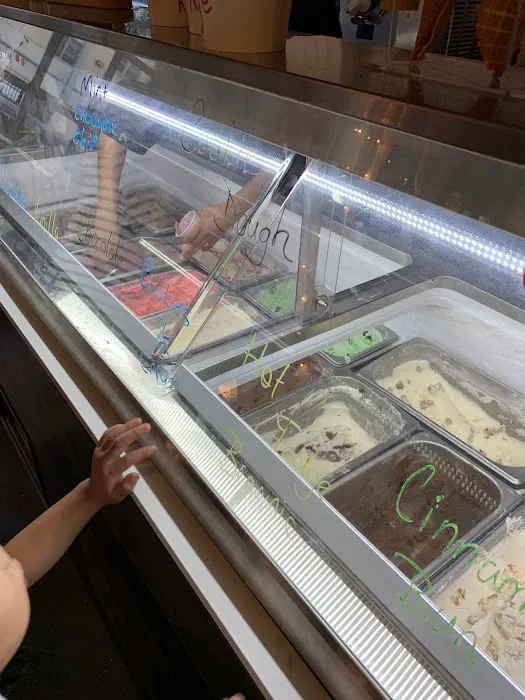 Thomas Ice Cream Cafe Picture 6