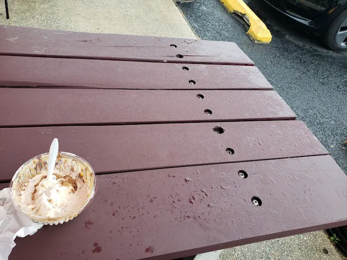 Milky Way Ice Cream & Mini Golf Picture 5
