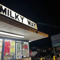 Milky Way Ice Cream & Mini Golf ico