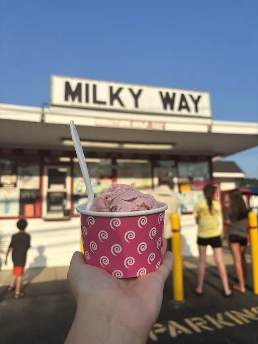 Milky Way Ice Cream & Mini Golf Picture 9