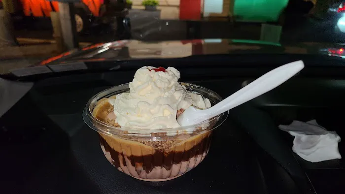 Milky Way Ice Cream & Mini Golf Picture 6