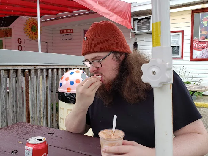 Milky Way Ice Cream & Mini Golf Picture 4