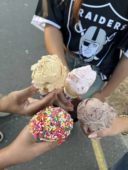 Lacroix’s Homemade Ice Cream Picture 8