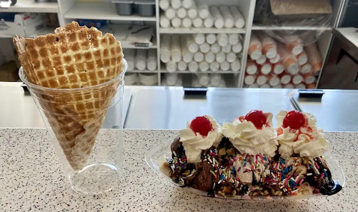 Frisbie's Dairy Barn Picture 3