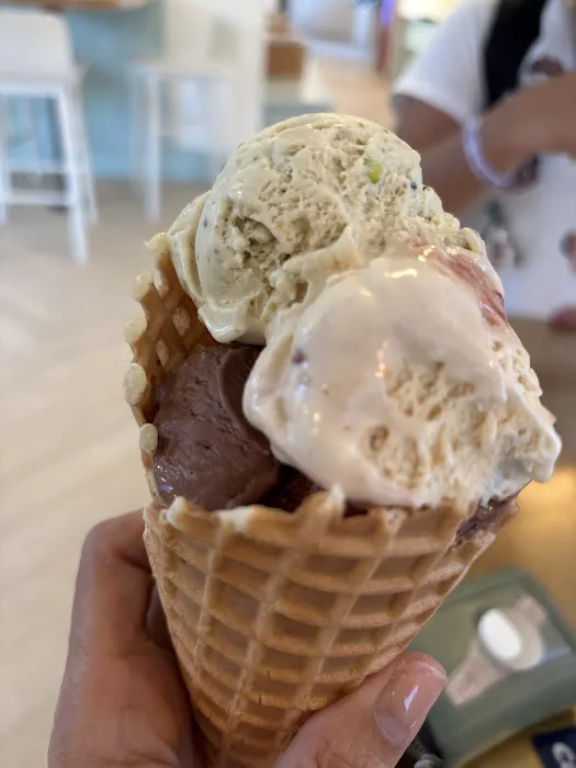 Dom's Creamery Picture 3