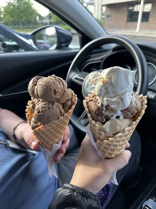 Praline's Ice Cream Picture 10