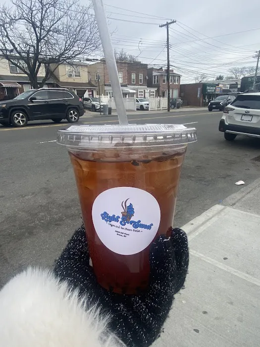 Light & Sweet Coffee and Ice Cream Parlor Picture 6