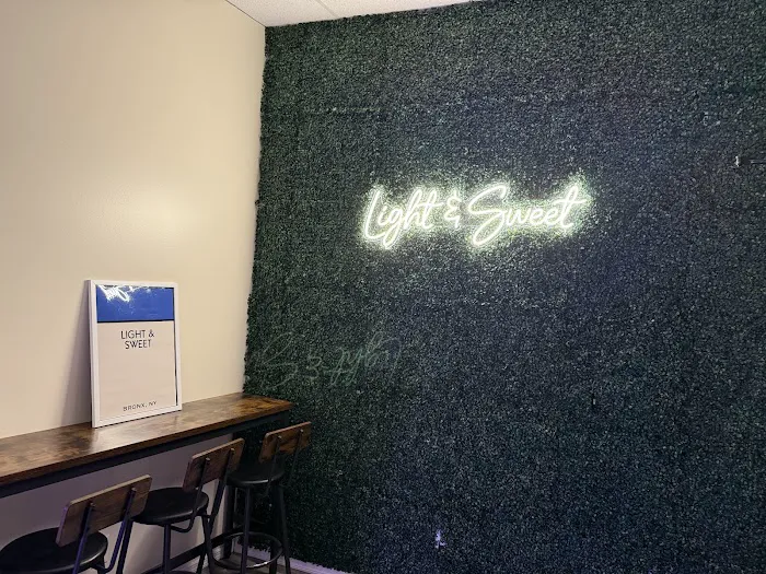 Light & Sweet Coffee and Ice Cream Parlor Picture 5