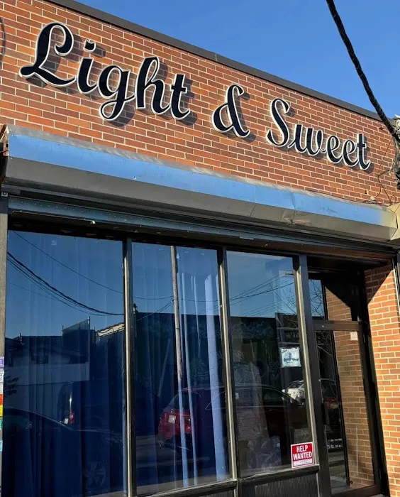 Light & Sweet Coffee and Ice Cream Parlor Picture 3