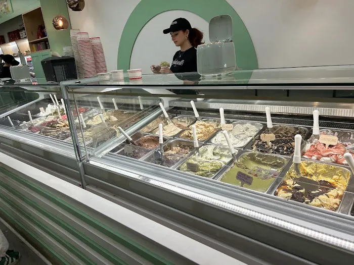 Gelatoville Gelateria Coffee & bakery Picture 5