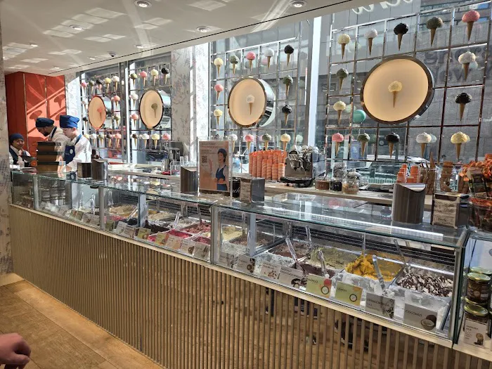 Venchi Chocolate & Gelato 7th Avenue Picture 10