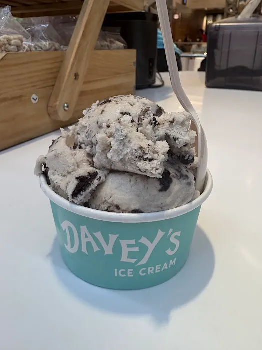 Davey's Ice Cream Picture 5