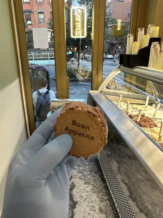 Gelatoville Italian Gelato Coffee & Bakery Picture 8