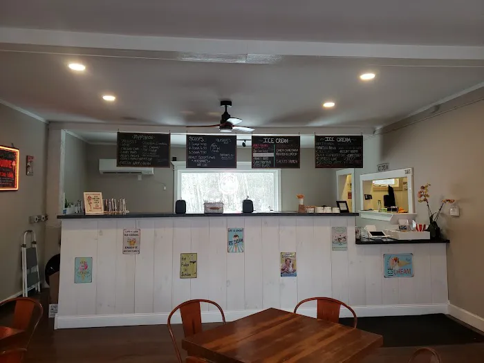 Sunday's Ice Cream Shop Picture 7