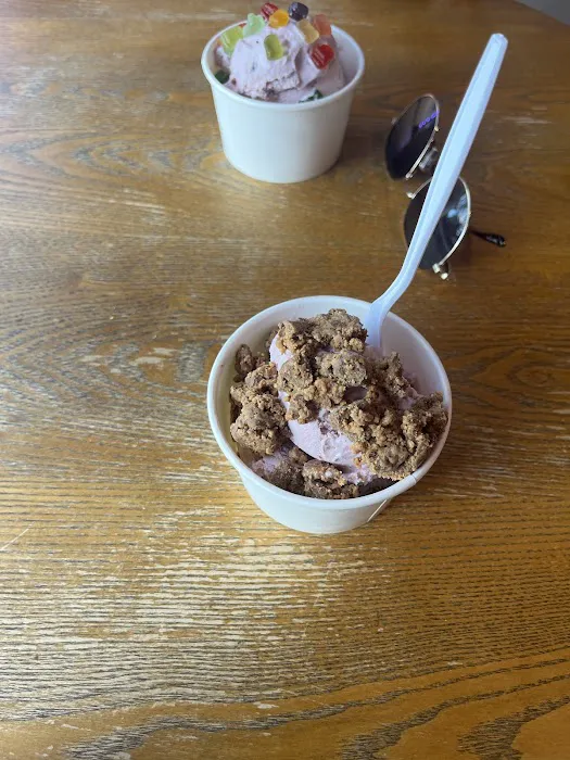 Sunday's Ice Cream Shop Picture 4