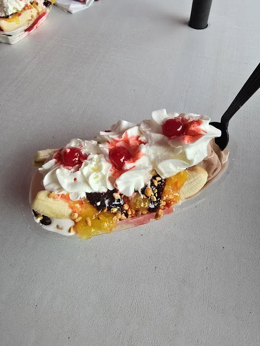 Cha's Ice Cream & Grill Picture 2