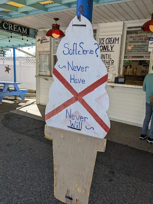 Alvin Rondeau's Dairy Bar Picture 7