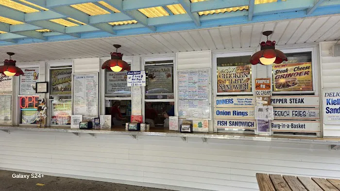 Alvin Rondeau's Dairy Bar Picture 6
