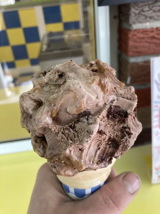 Meola's Wayside Ice Cream Picture 4