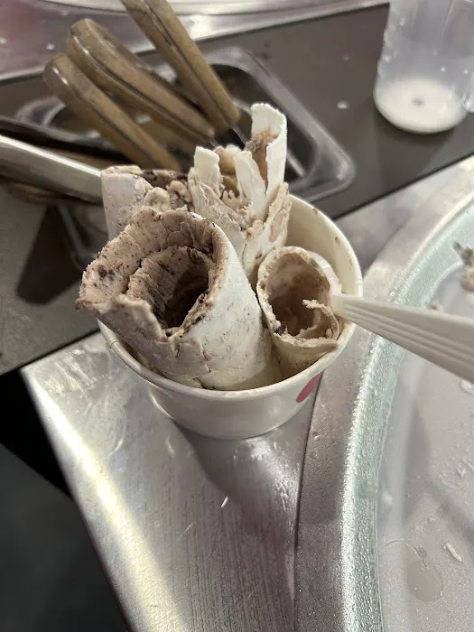 The Roll Academy by Rolled 4 Ever Ice Cream Picture 4