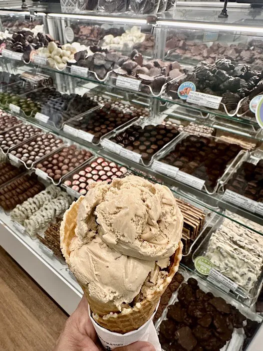 Kilwins Ice Cream - Chocolate - Fudge Picture 6