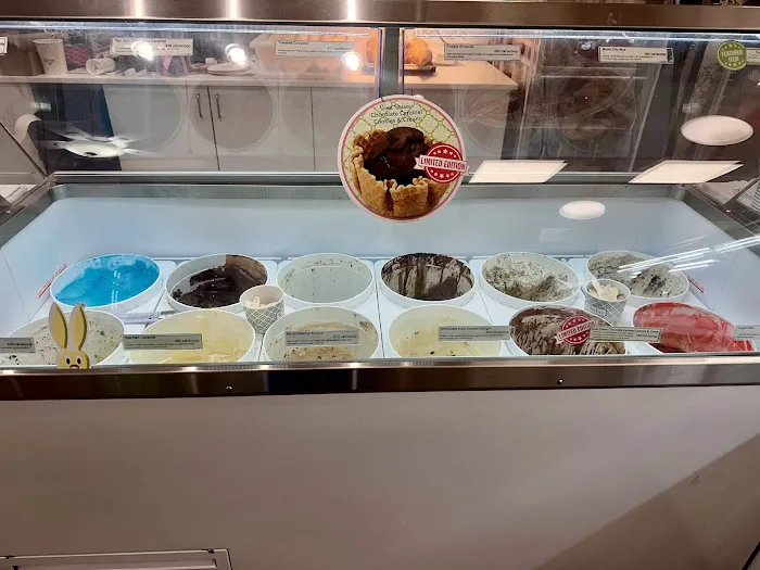 Kilwins Ice Cream - Chocolate - Fudge Picture 4