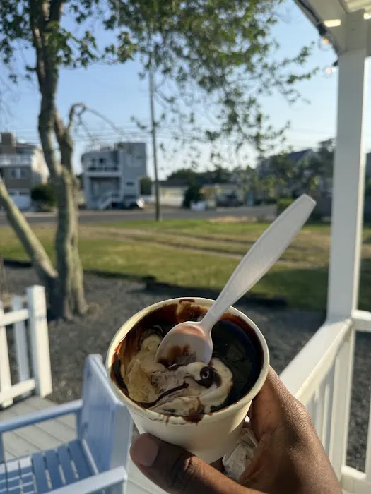 Poppy's Ice Cream Parlour Picture 1