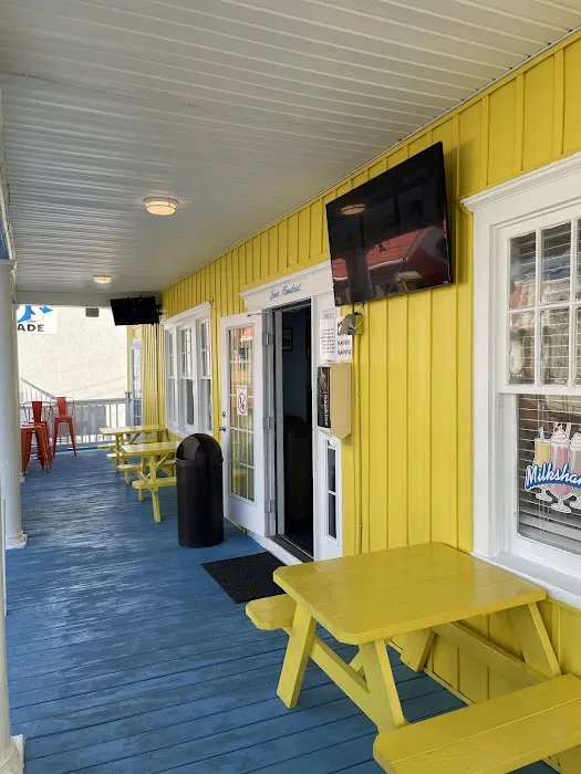 Banana's Ice Cream Cafe Picture 2