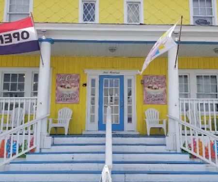 Banana's Ice Cream Cafe