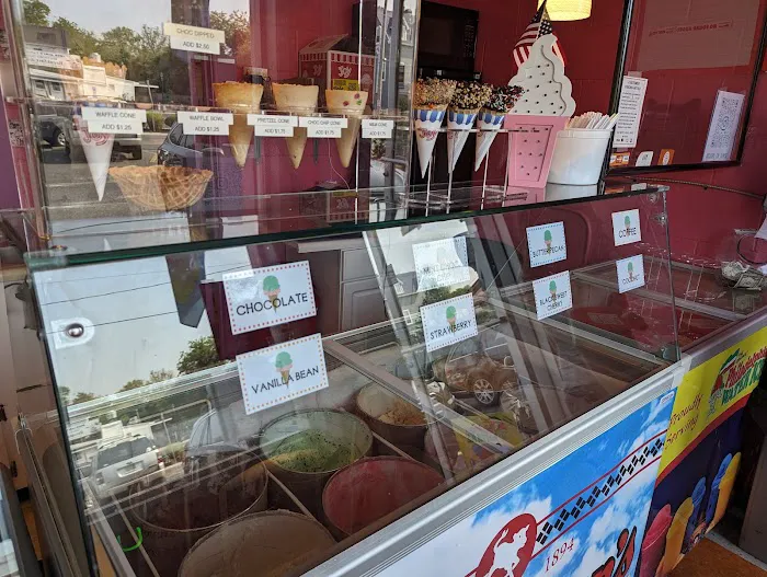 Scoops on Sunset Picture 10